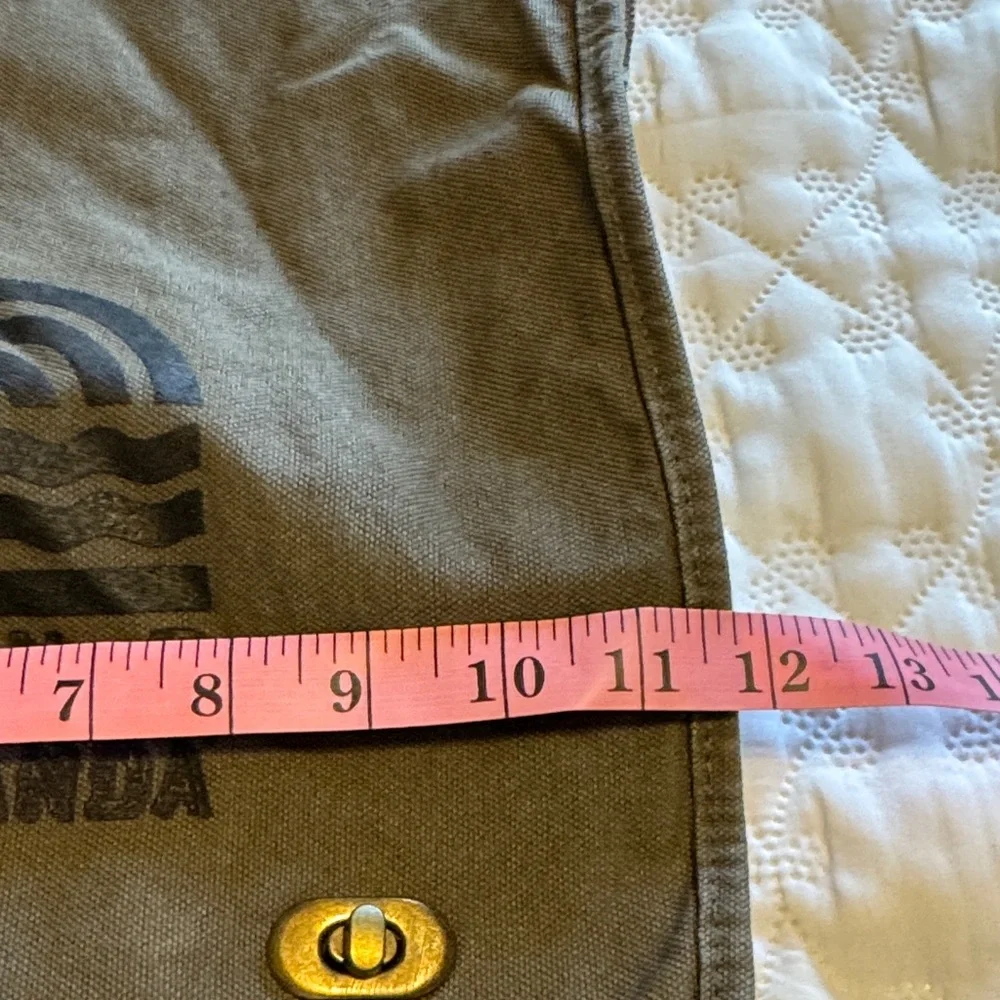 Olive Canvas Messenger Bag - Classic Outdoor Style